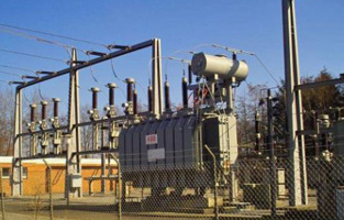 安裝變壓器設(shè)備基座的方法—旗正告訴你這樣做：基礎(chǔ)型鋼埋設(shè)→撒運(yùn)和檢查接線安裝→清理安裝→調(diào)試。具體操作看看下面旗正電氣總結(jié)：