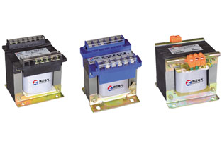 買東西相信大家都會的，但是要買的物有所值這可就不簡單了。比如選購變壓器，很多人都不知道怎么選夠才能不吃虧上當(dāng)，這是很多買家面臨的問題。變壓器有很多種，應(yīng)該選擇什么樣的變壓器？今天旗正電氣就來說說選購變壓器的注意事項(xiàng)。